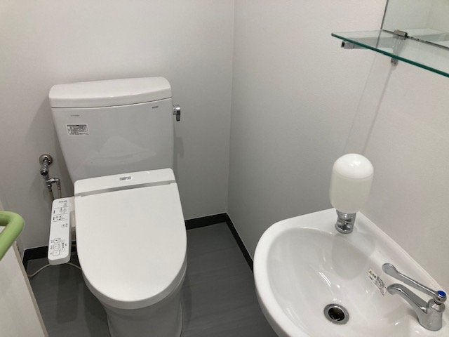 新横浜ウエストビル8階女子トイレ
